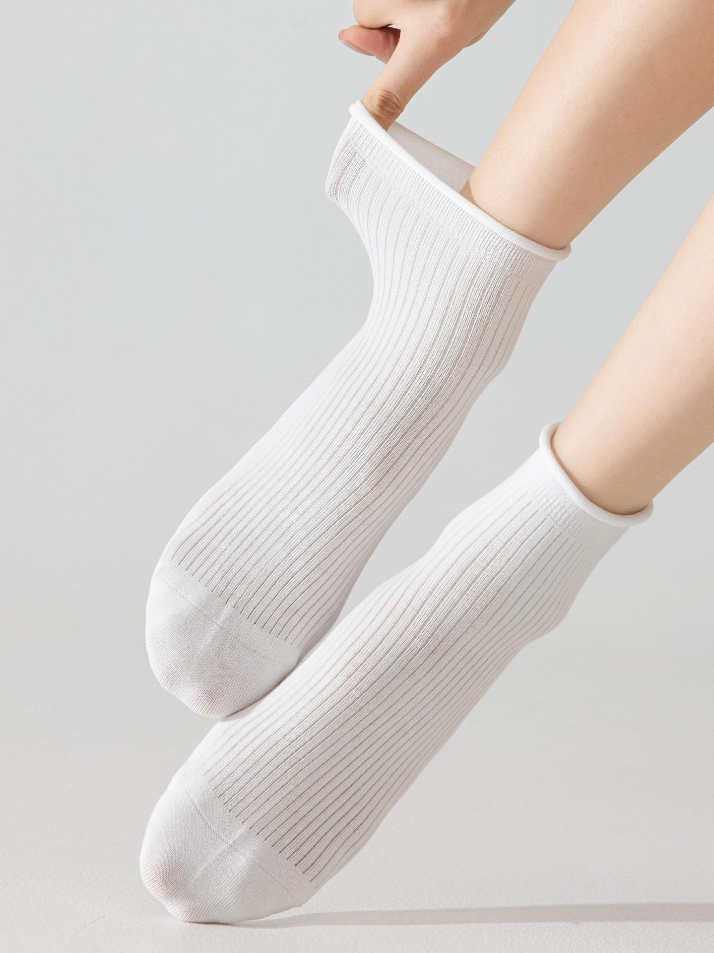 Women’s Xinjiang Cotton Mid-Calf Socks, Antibacterial Seamless Breathable Anti-Odor White Socks