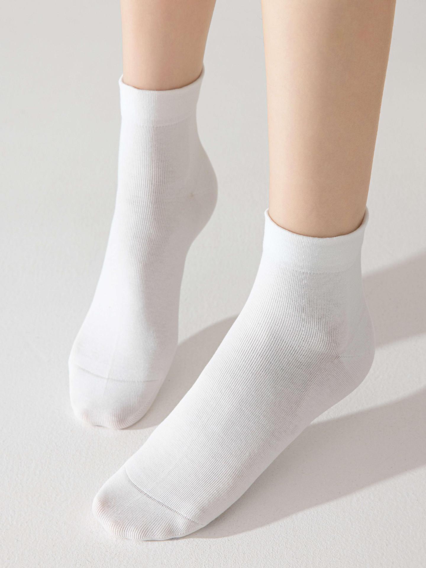 Women’s Xinjiang Cotton Mid-Calf Socks, Antibacterial Seamless Breathable Anti-Odor White Socks