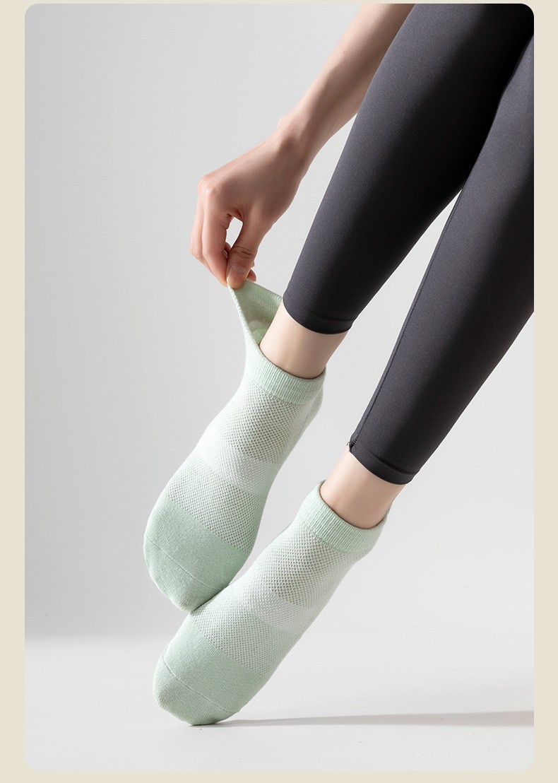 Women's Non-Slip Yoga Socks, Cotton Blend Short Ankle Socks for Pilates and Indoor Fitness