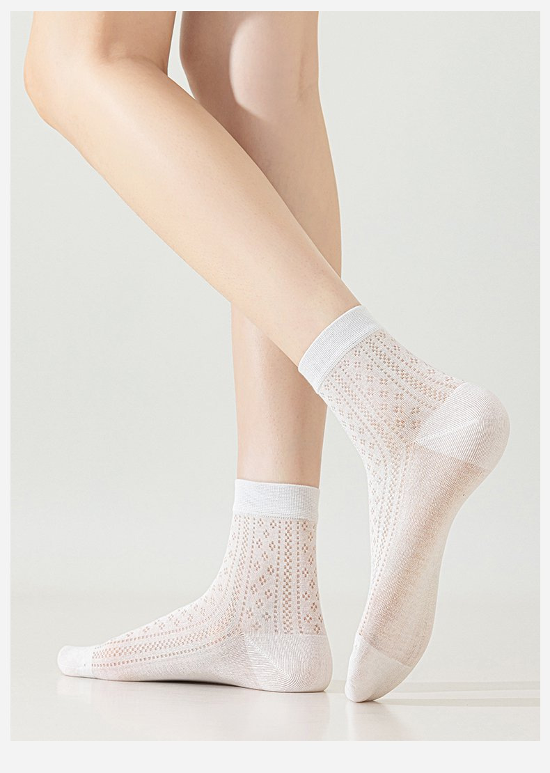 Women's Mulberry Silk Blend Ankle Socks, Thin Breathable Seamless Short Socks for Spring Summer