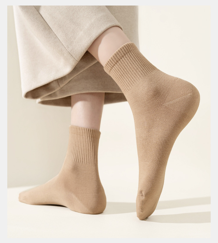 Women's Cotton Crew Socks, Breathable Antibacterial Mid-Calf Socks for Autumn and Winter