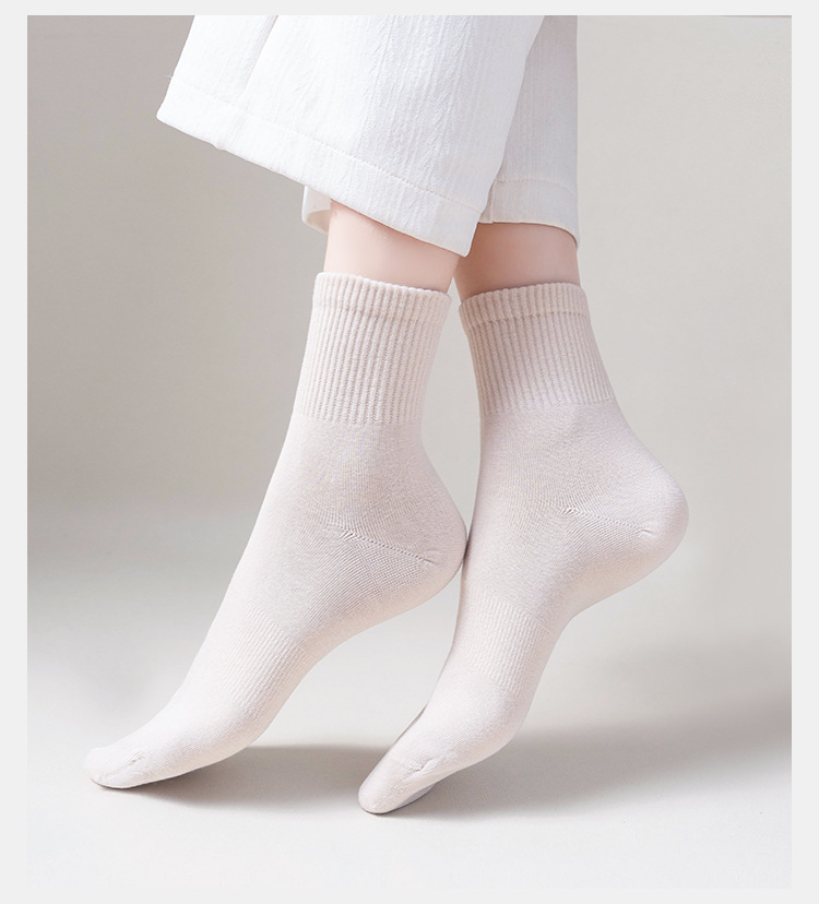 Women's Cotton Crew Socks, Breathable Antibacterial Mid-Calf Socks for Autumn and Winter