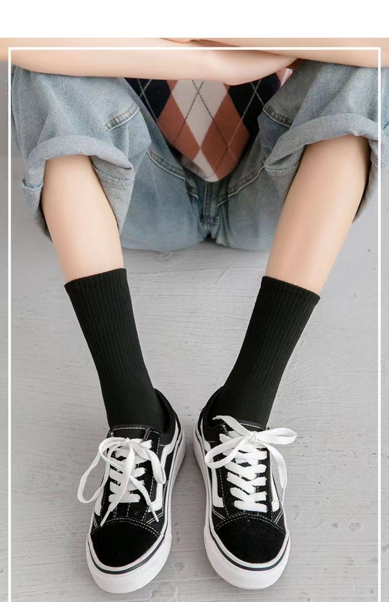 Men's Polyester Crew Socks, Solid Color Anti-Slip Athletic Socks for Basketball and Daily Wear