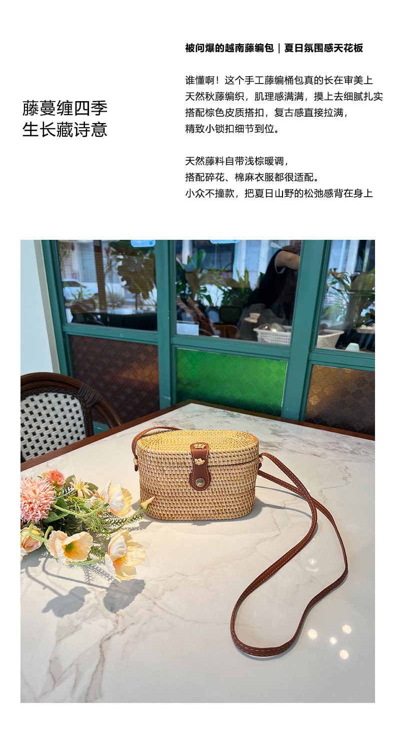 Women's Woven Straw Crossbody Bag, Round Wicker Shoulder Bag with Leather Buckle for Everyday Outfits