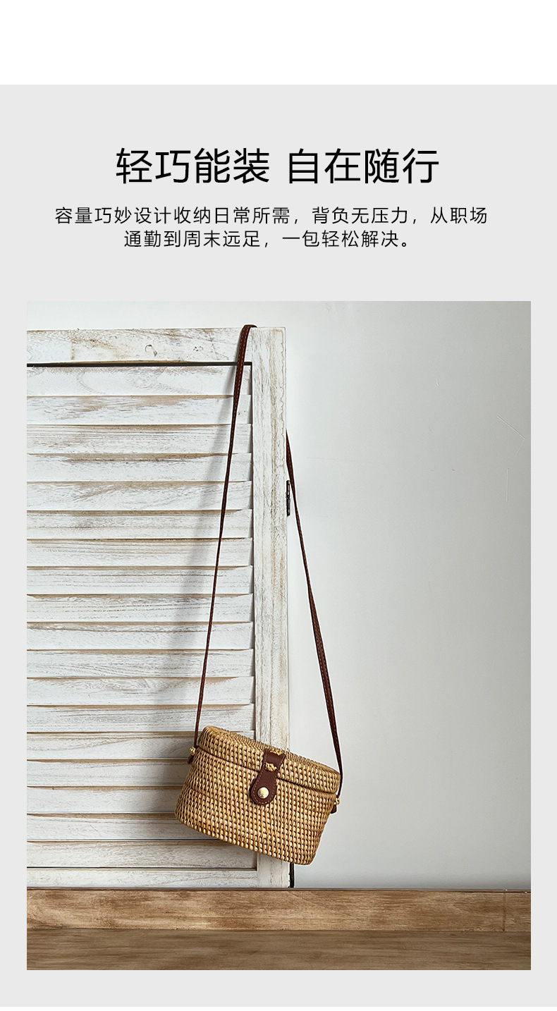 Women's Woven Straw Crossbody Bag, Round Wicker Shoulder Bag with Leather Buckle for Everyday Outfits