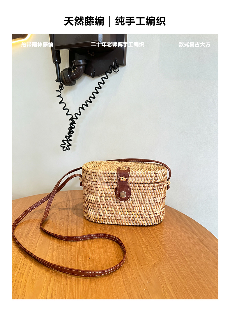 Women's Woven Straw Crossbody Bag, Round Wicker Shoulder Bag with Leather Buckle for Everyday Outfits