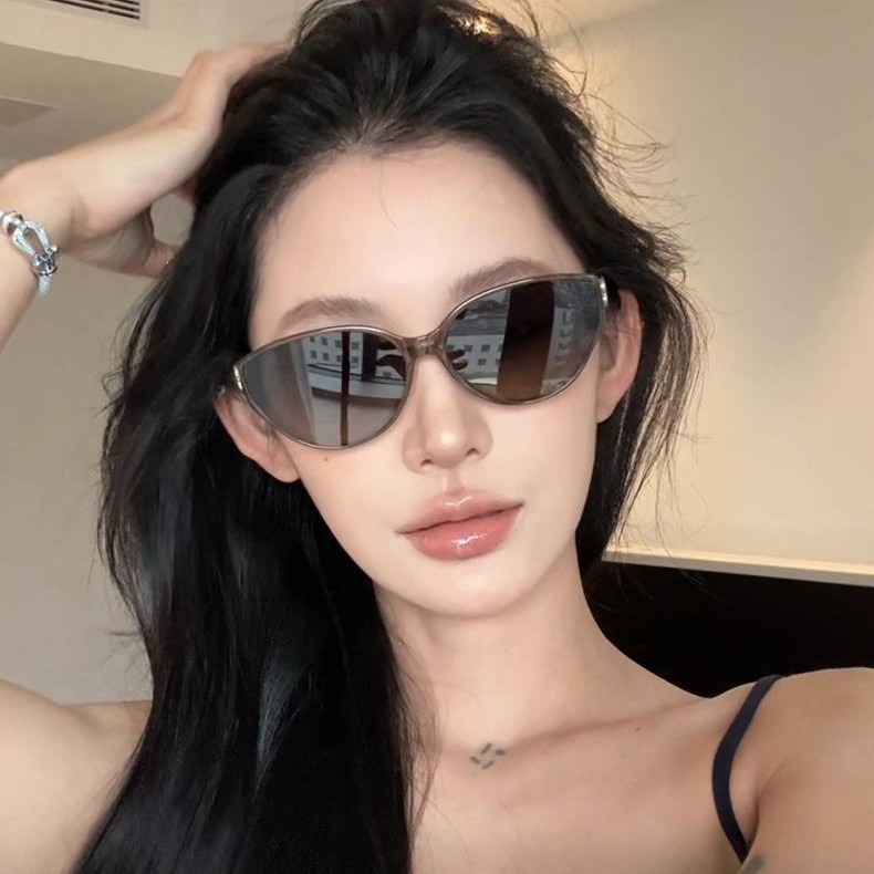 Cat Eye Sunglasses for Women and Men, UV400 PC Frame Retro Style Sun Glasses for Outdoor Travel