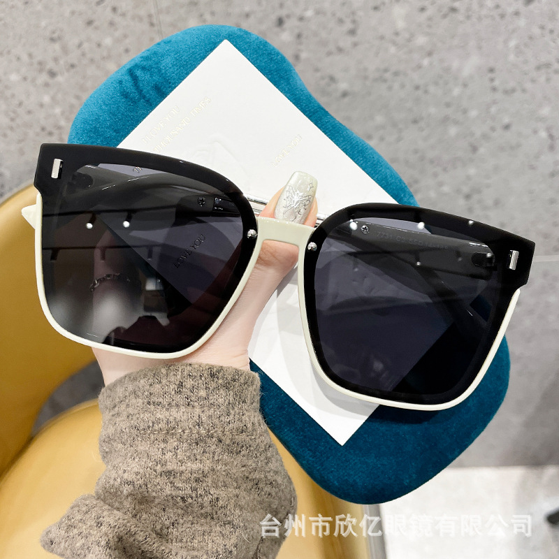 Polarized Square Frame Sunglasses for Women, UV400 Full Frame Sun Glasses for Driving and Outdoor Travel