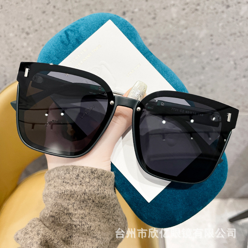 Polarized Square Frame Sunglasses for Women, UV400 Full Frame Sun Glasses for Driving and Outdoor Travel