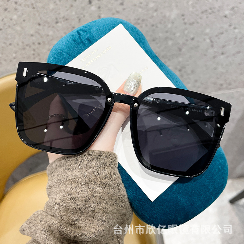 Polarized Square Frame Sunglasses for Women, UV400 Full Frame Sun Glasses for Driving and Outdoor Travel