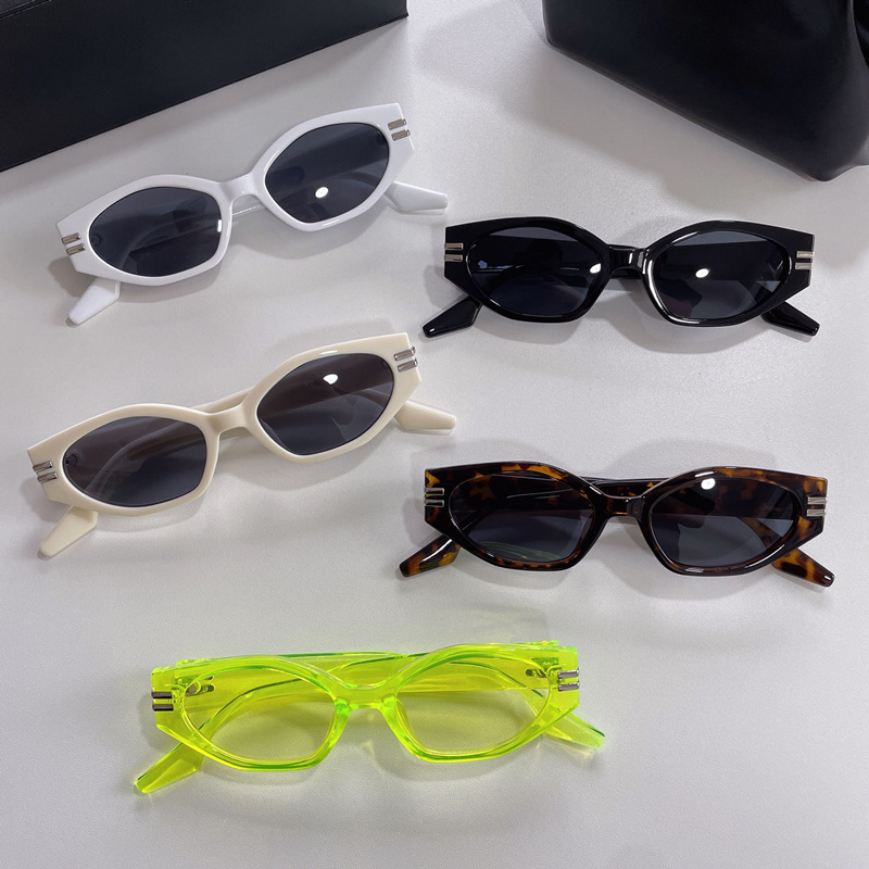 Square Sunglasses for Women, Leopard Print Black Frame UV400 PC Lens Full Frame Shades for Outdoor Travel