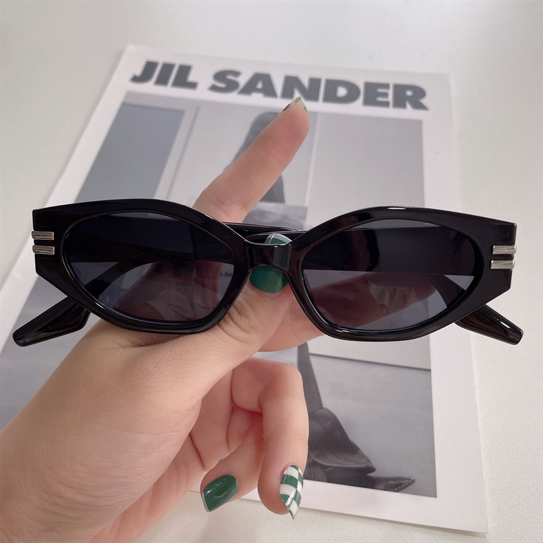 Square Sunglasses for Women, Leopard Print Black Frame UV400 PC Lens Full Frame Shades for Outdoor Travel